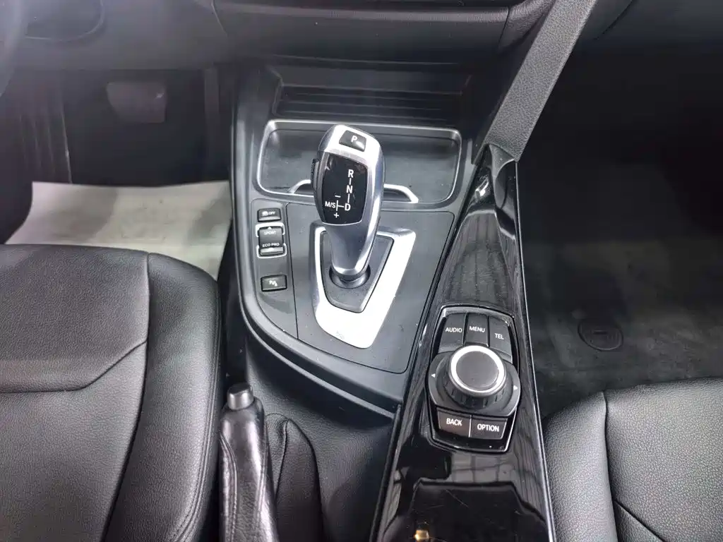 BMW 3 Series 2016 — фото 14