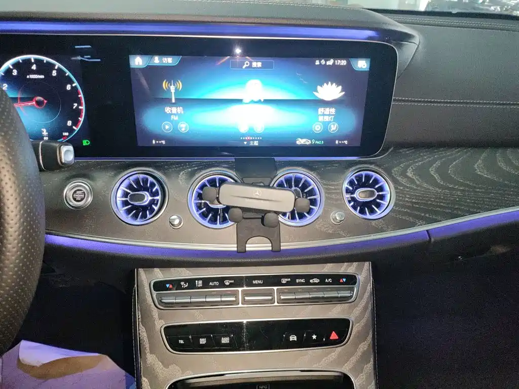 Mercedes-Benz E-Class 2022 — фото 13