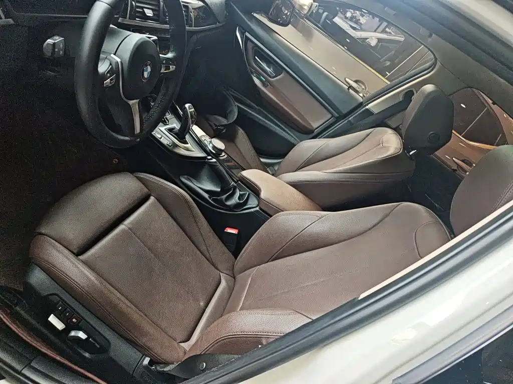 BMW 3 Series 2018 — фото 11