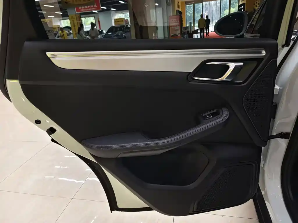 Porsche Macan 2019 — фото 18