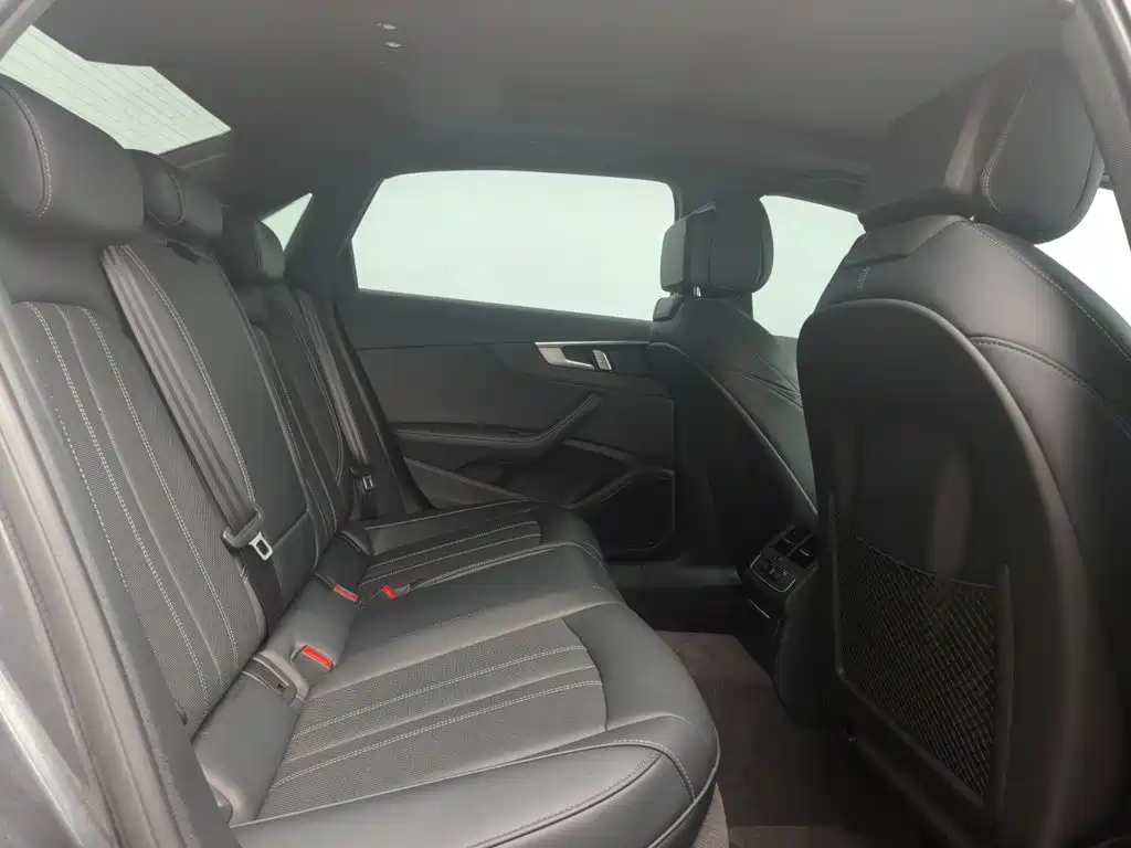 Audi A4L 2025 — фото 13