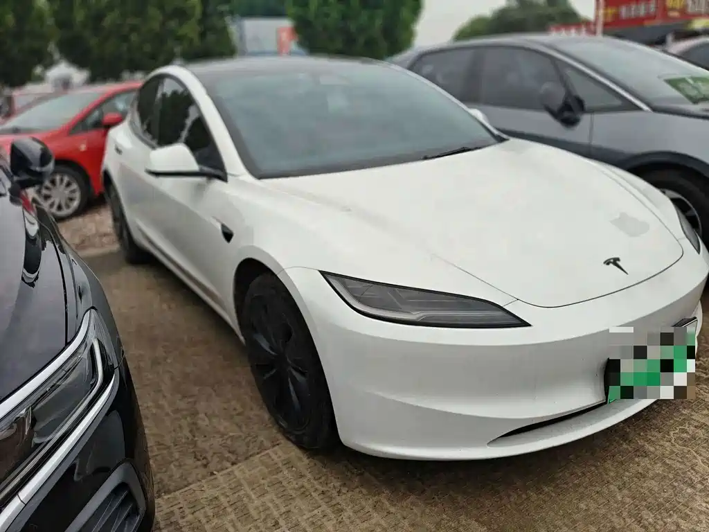 Tesla Model 3 2025 — фото 3