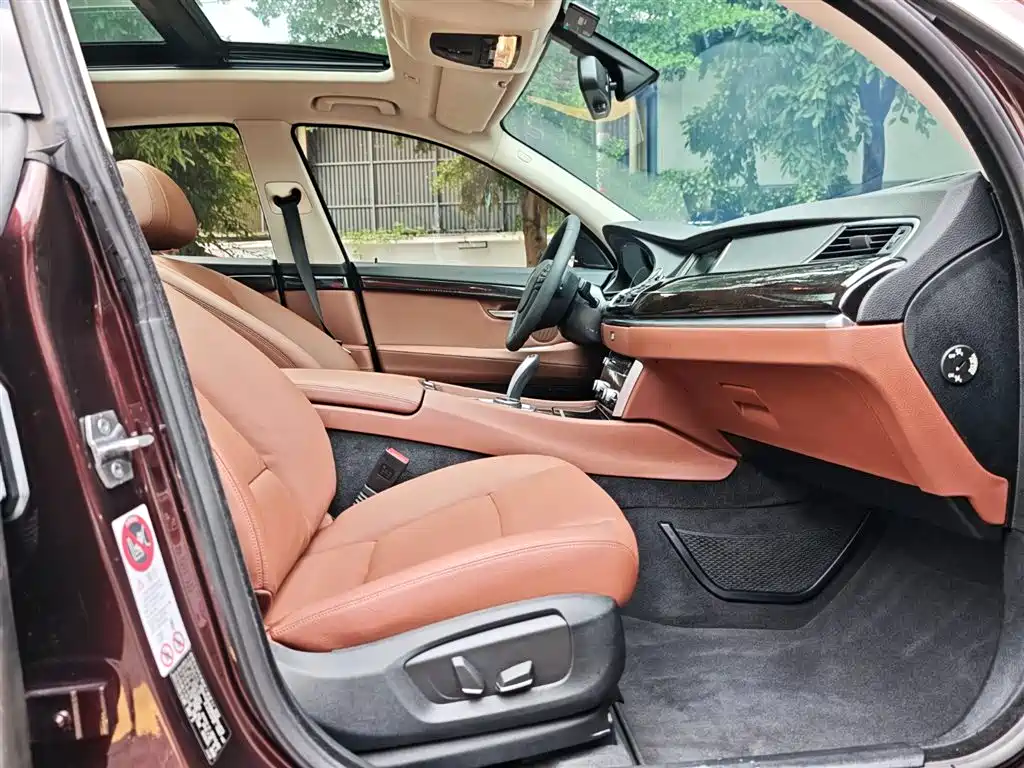 BMW 5 Series GT 2014 — фото 17
