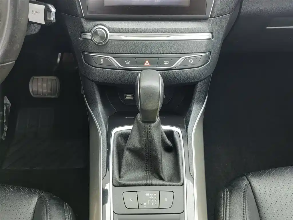 Peugeot 408 2015 — фото 13