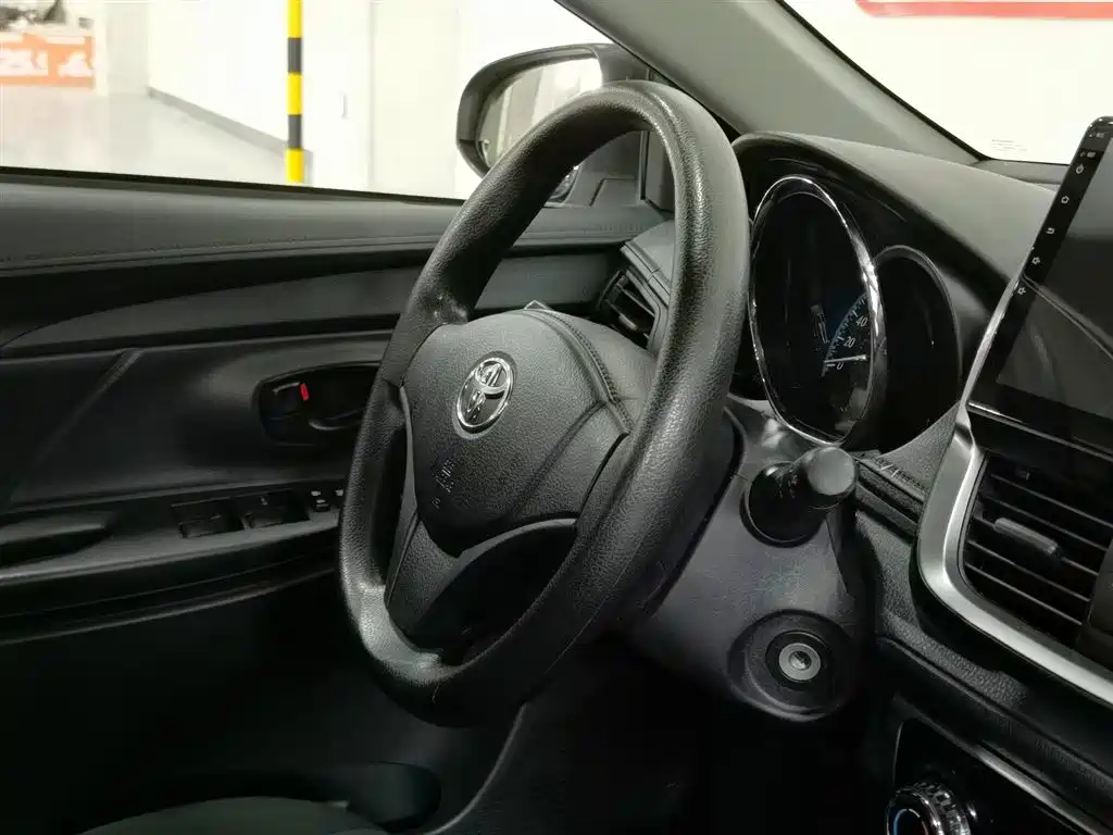Toyota Yaris L 2019 — фото 24