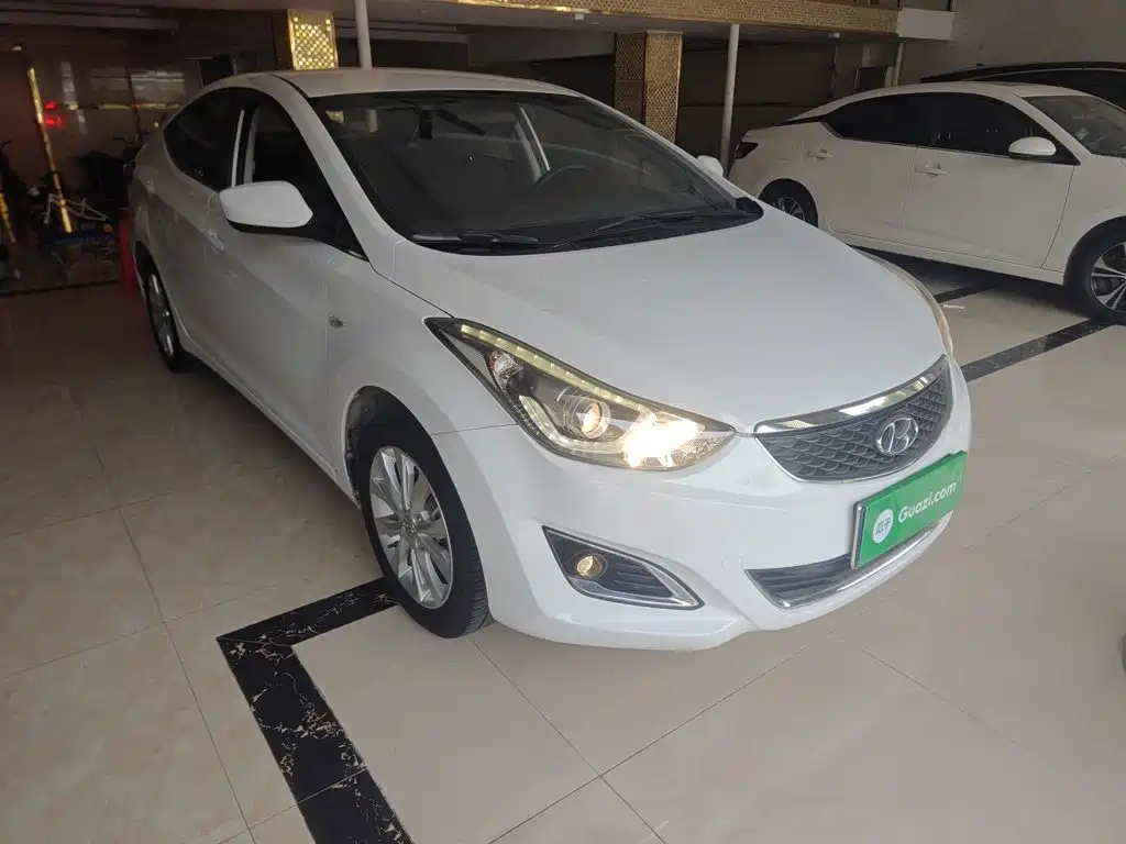 Hyundai Elantra 2018 — фото 22