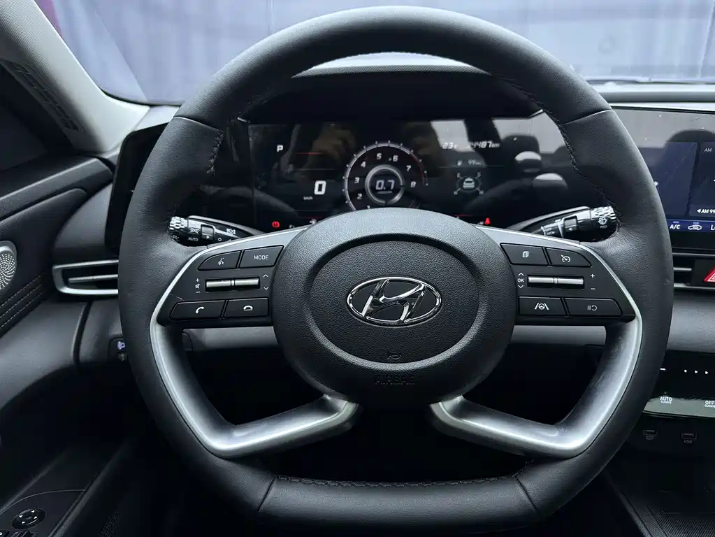 Hyundai Elantra 2023 — фото 12