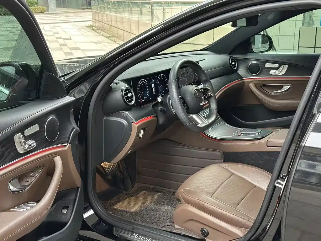Mercedes-Benz E-Class 2022 — фото 12