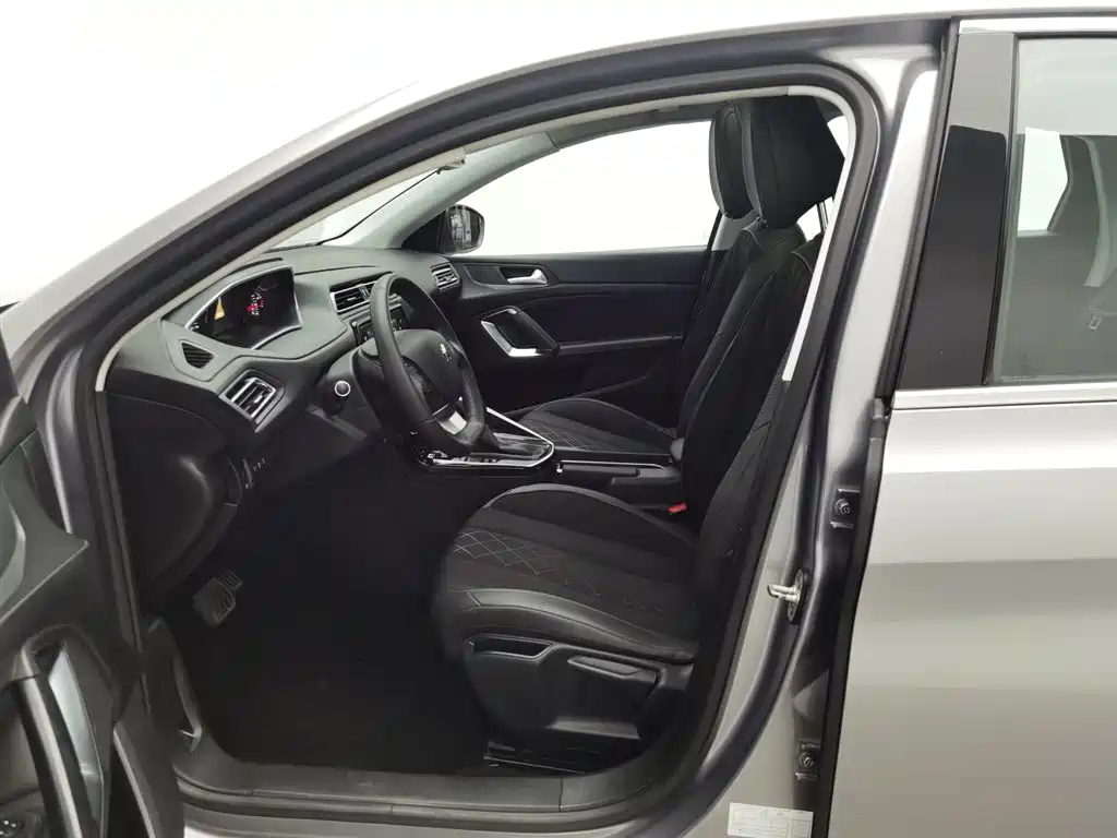 Peugeot 308 2016 — фото 10