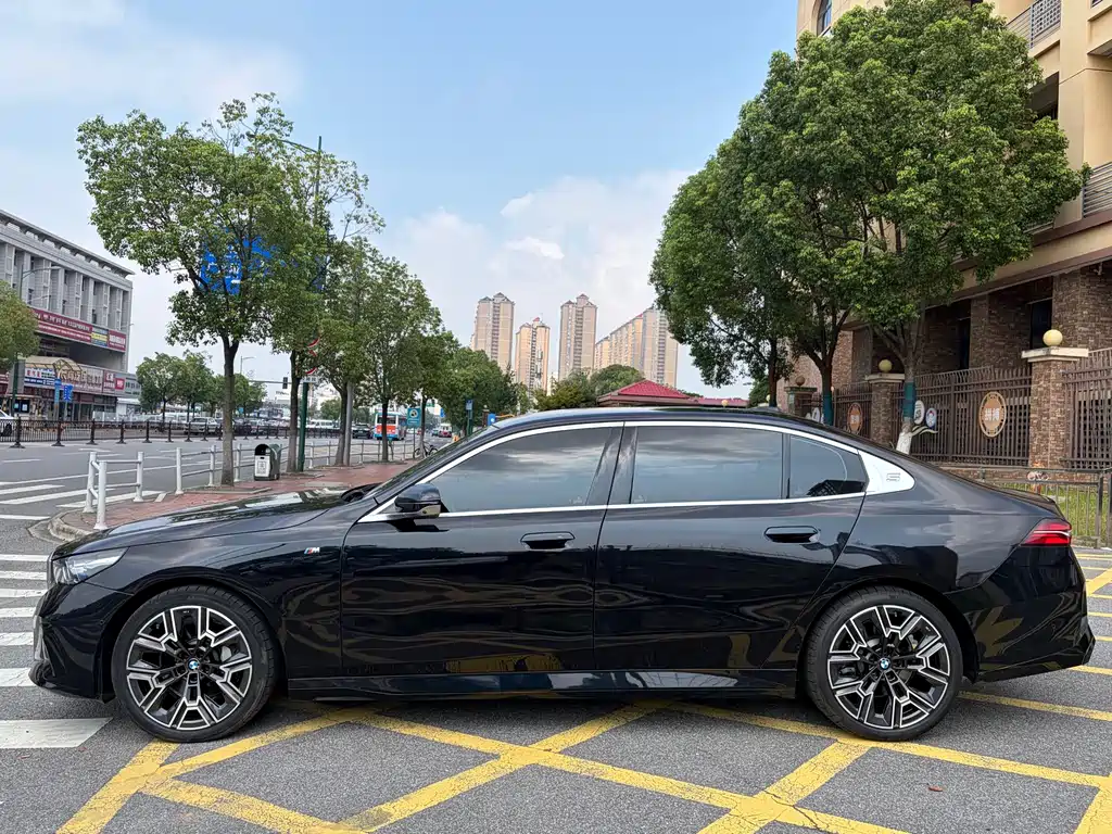 BMW 5 Series 2024