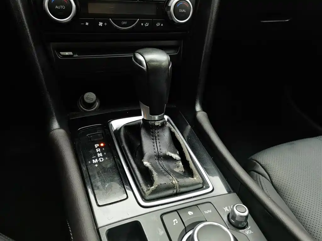 Mazda 3 Axela 2017 — фото 13