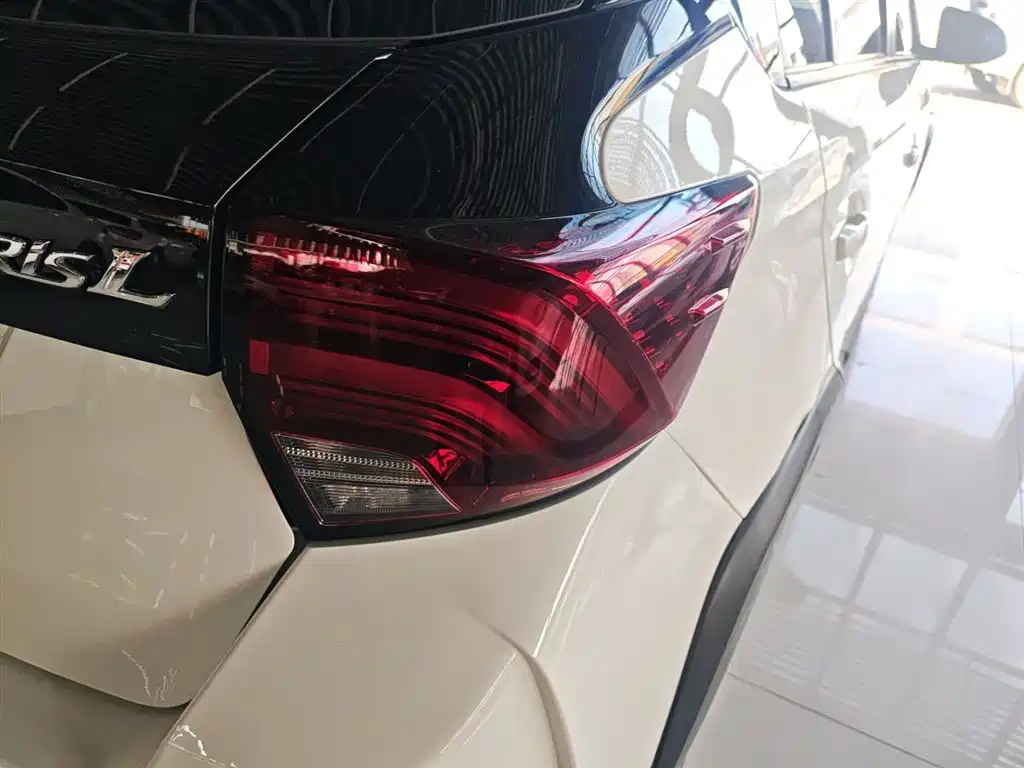 Toyota Yaris L 2022 — фото 24
