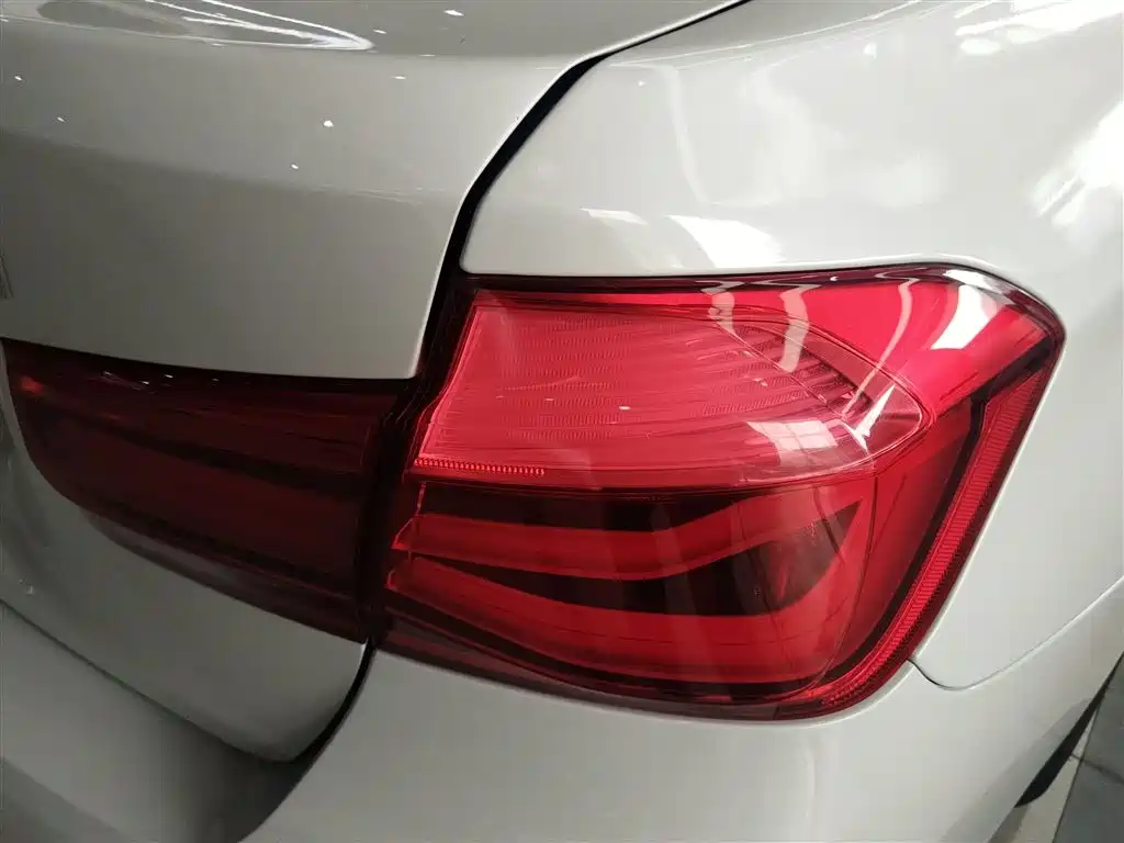 BMW 3 Series 2019 — фото 8