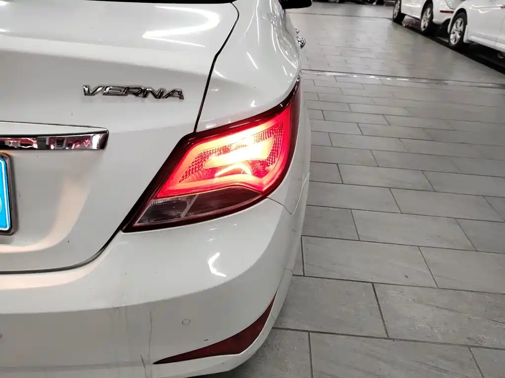 Hyundai Verna 2015 — фото 8