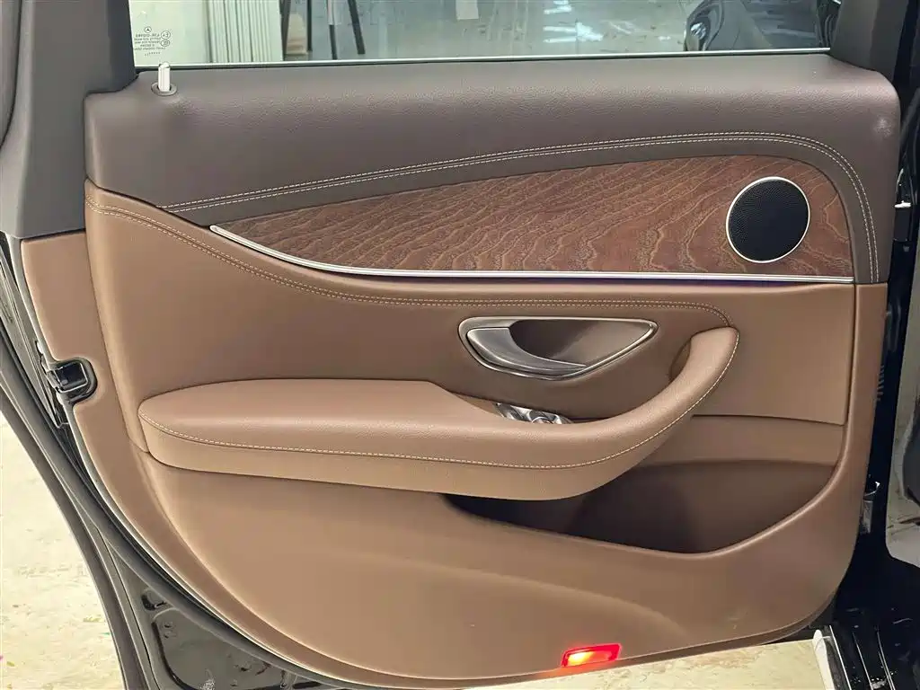 Mercedes-Benz E-Class 2023 — фото 12