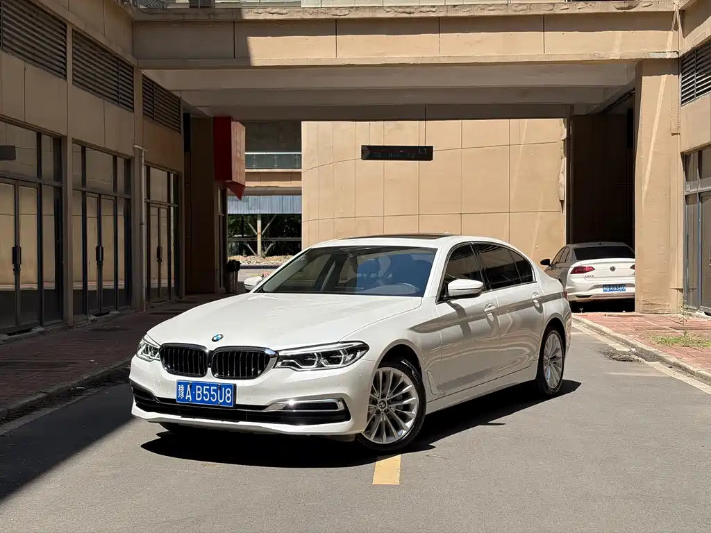 BMW 5 Series 2019 — фото 1