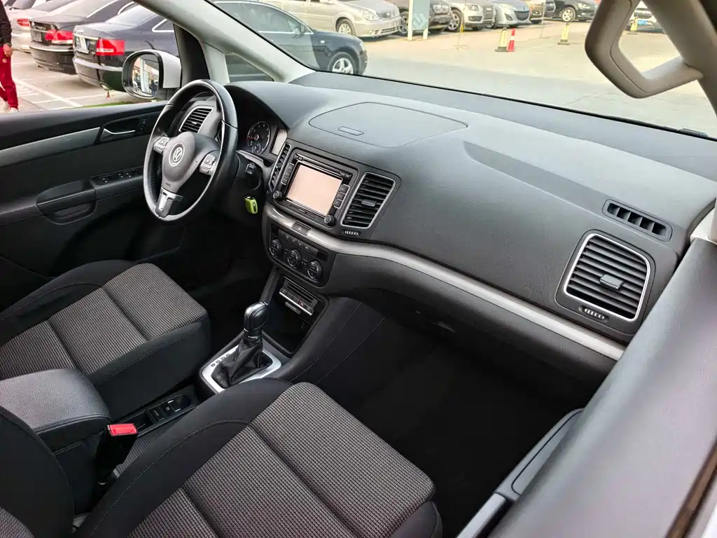 Volkswagen Sharan 2016 — фото 16