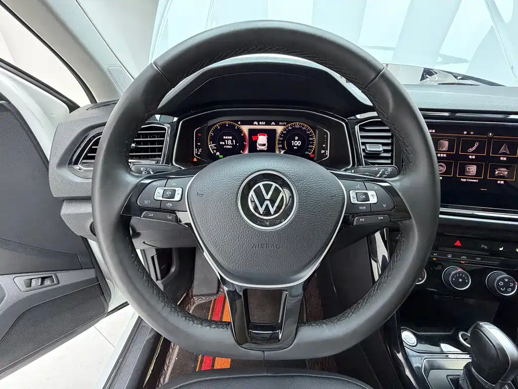 Volkswagen T-Roc 2022 — фото 10