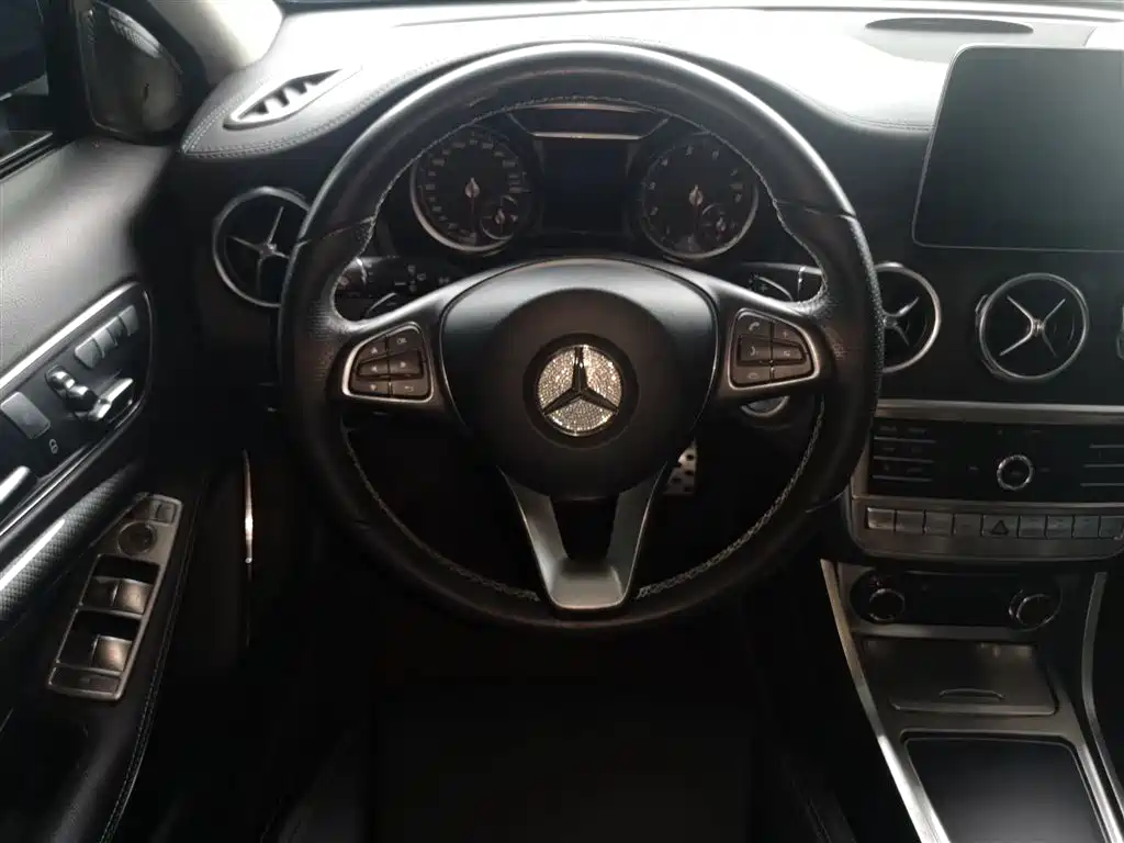 Mercedes-Benz GLA 2018 — фото 11
