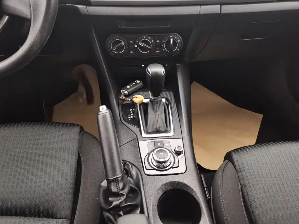 Mazda 3 Axela 2016 — фото 14