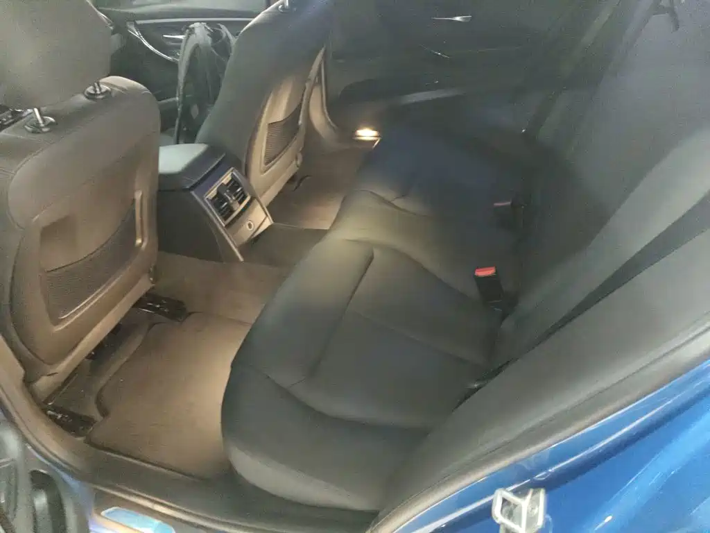 BMW 3 Series 2017 — фото 17