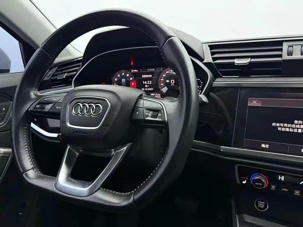 Audi Q3 2021 — фото 11