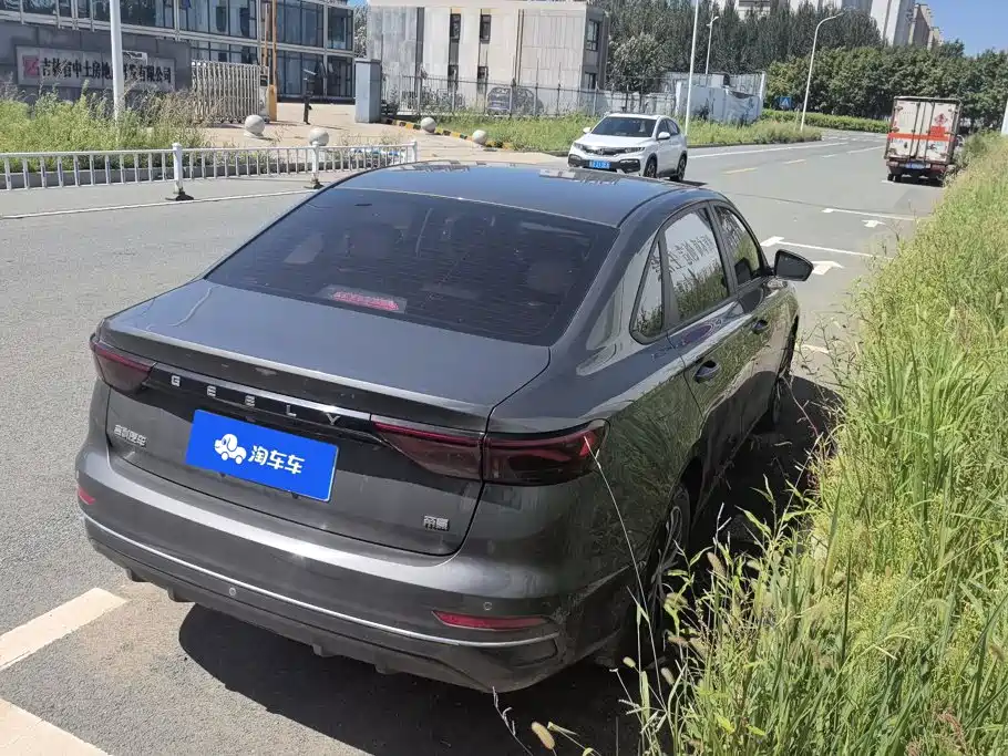 Geely Emgrand 2023