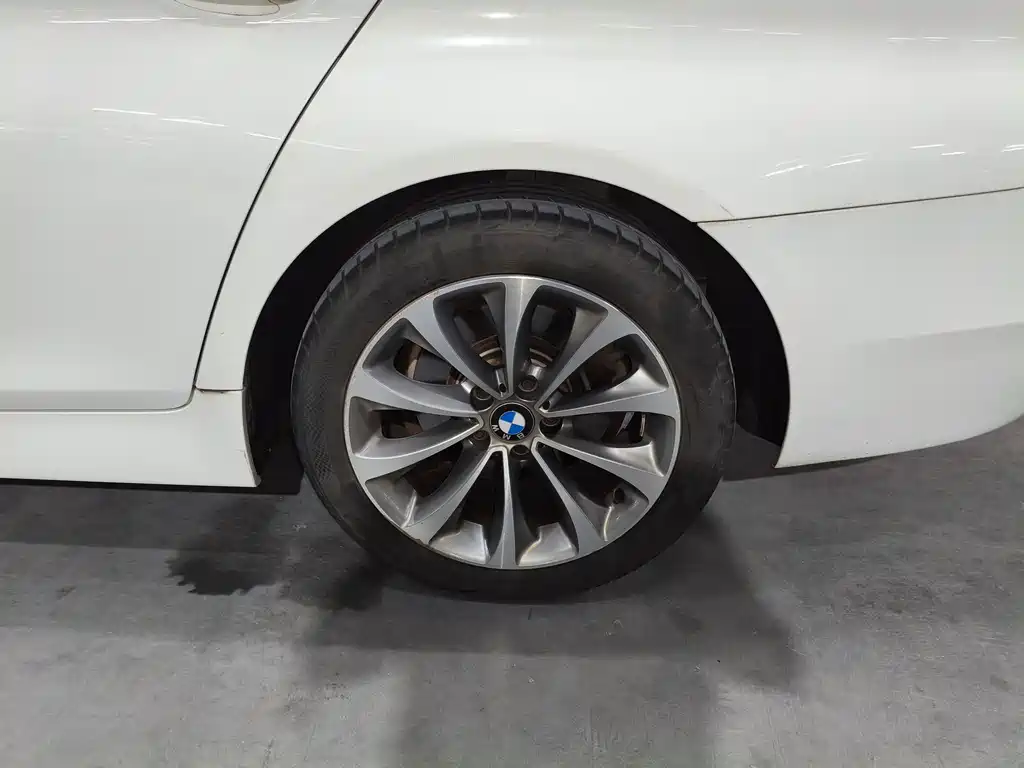 BMW 5 Series 2016 — фото 9