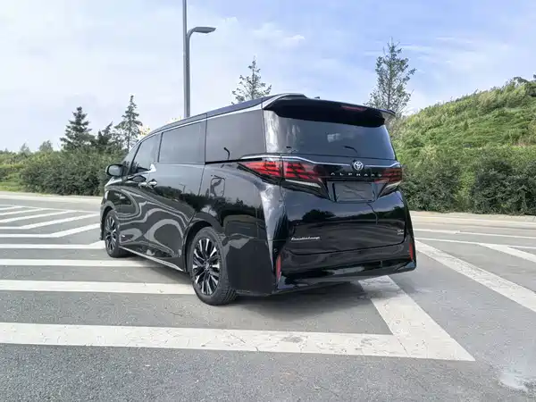 Toyota Alphard 2024