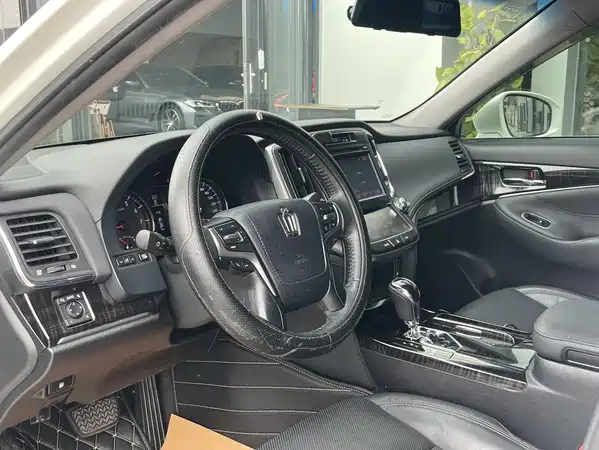 Toyota Crown 2016