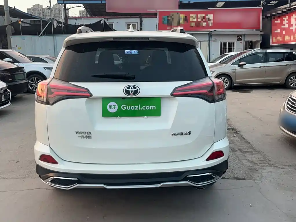 Toyota RAV4 2017 — фото 10