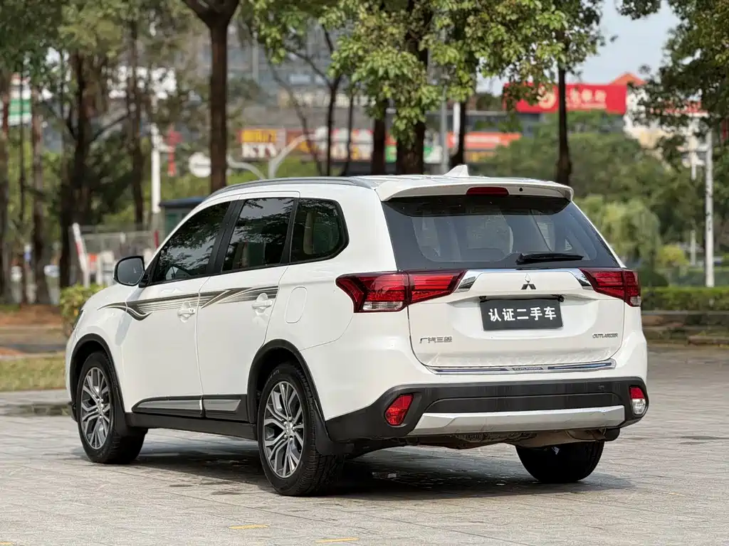 Mitsubishi Outlander 2018 — фото 18