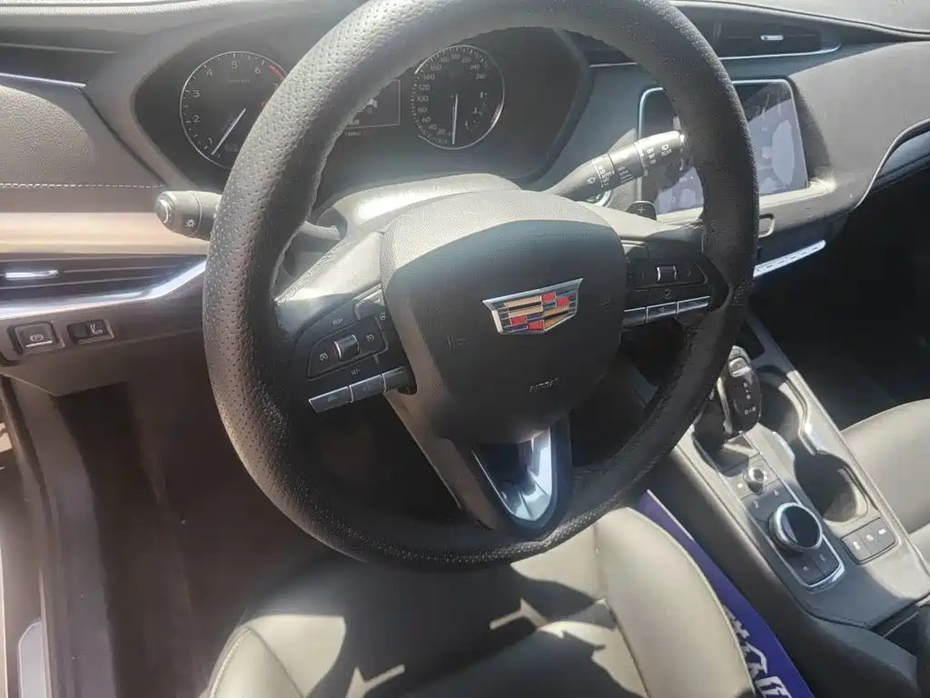 Cadillac XT4 2019 — фото 11