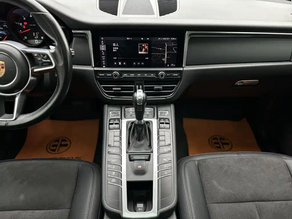 Porsche Macan 2020 — фото 13