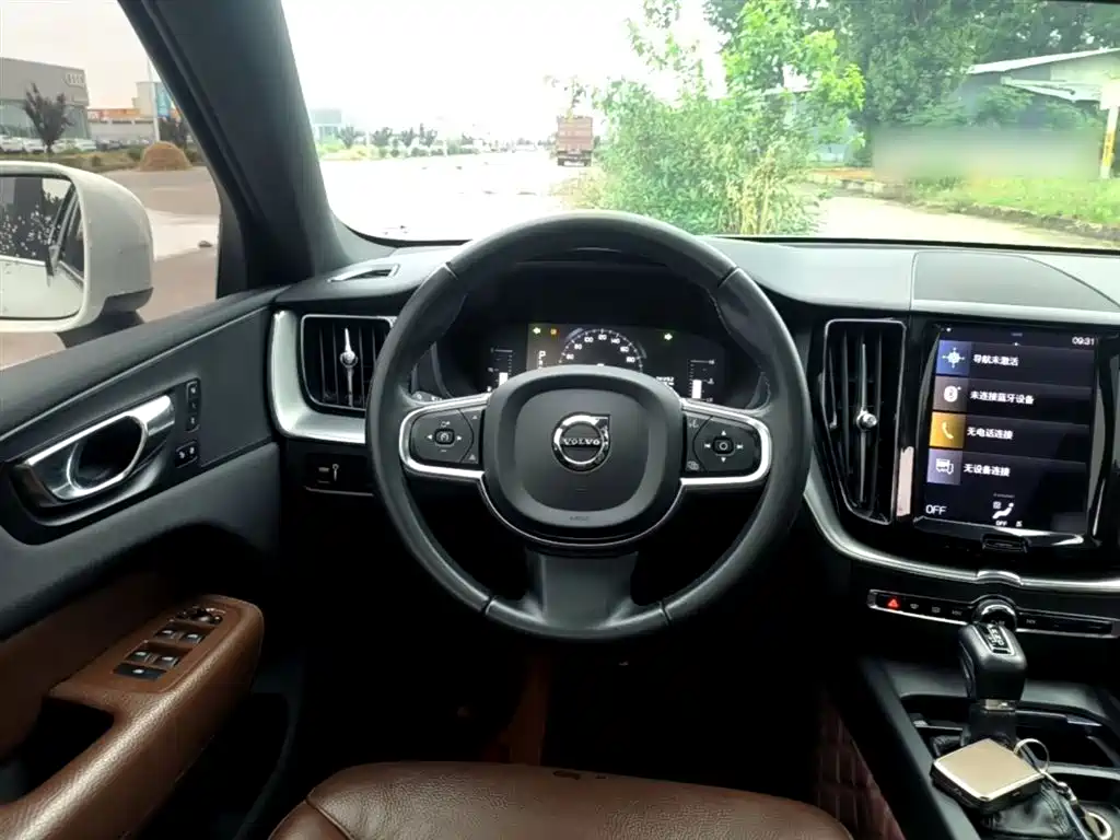 Volvo XC60 2020 — фото 11