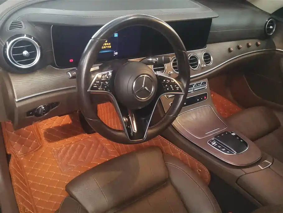 Mercedes-Benz E-Class 2022 — фото 12