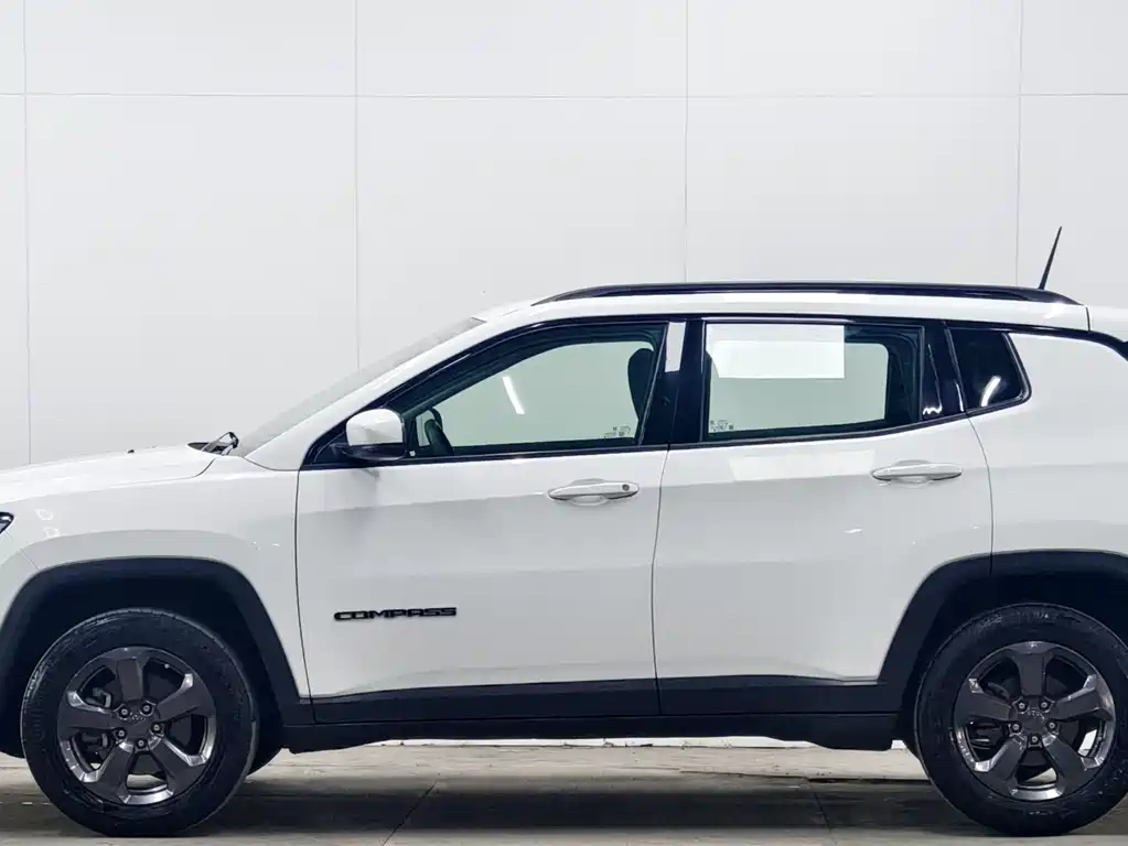 Jeep Compass 2017 — фото 7