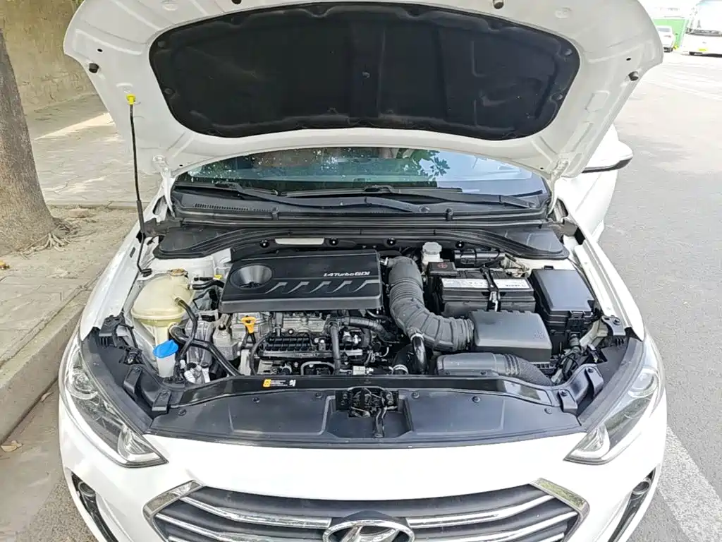 Hyundai Elantra 2018 — фото 20