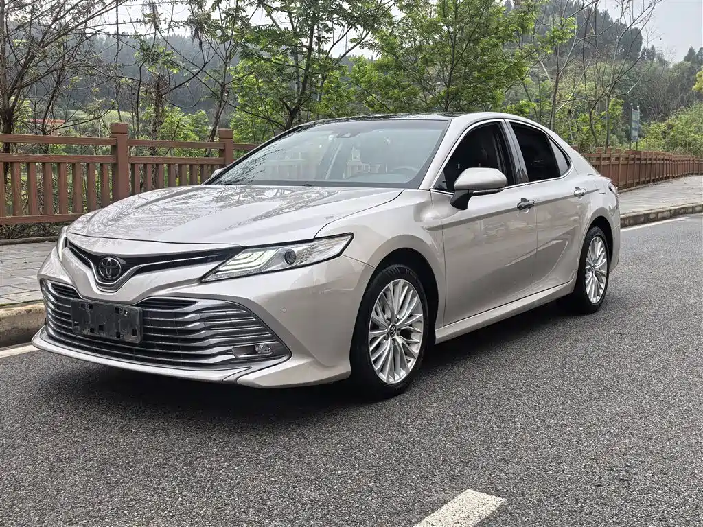 Toyota Camry 2018 — фото 2