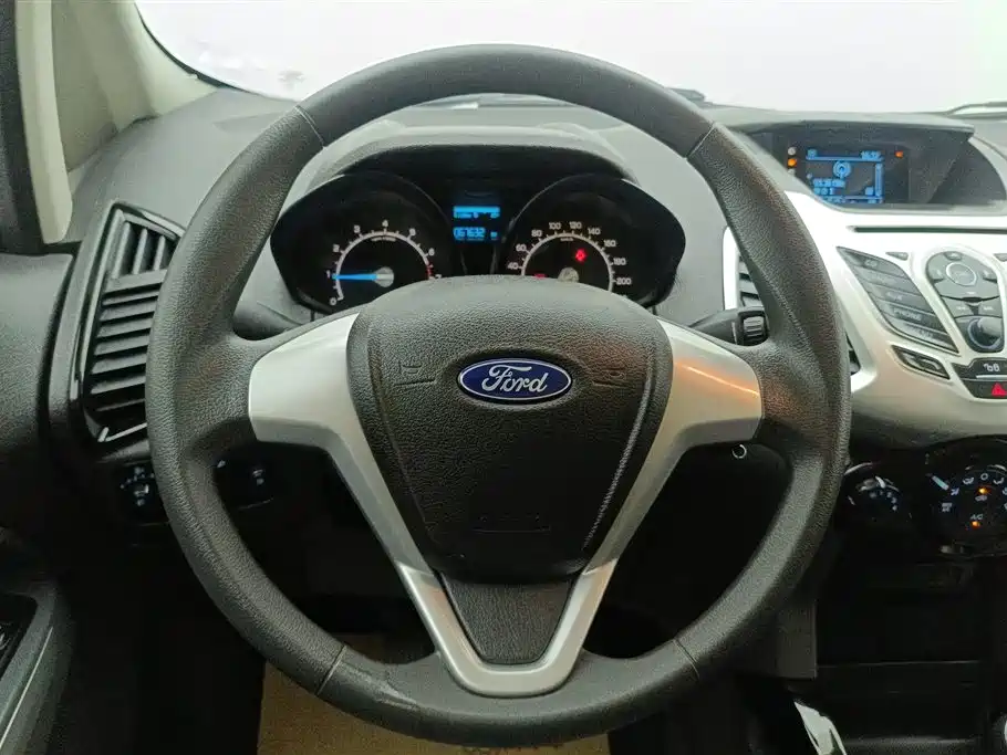 Ford Ecosport 2016 — фото 15
