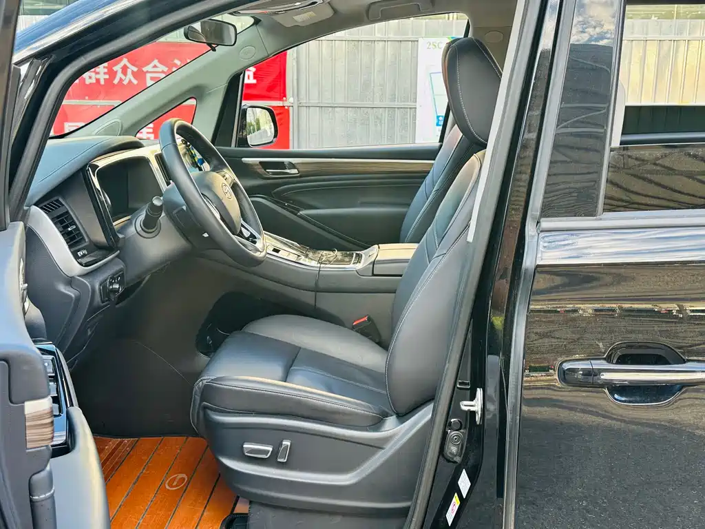 GAC Motor Trumpchi M8 2022 — фото 8