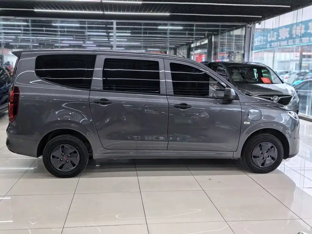 Wuling Hongguang New Energy 2024