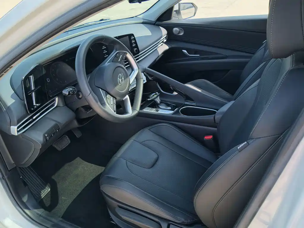 Hyundai Elantra 2022 — фото 22