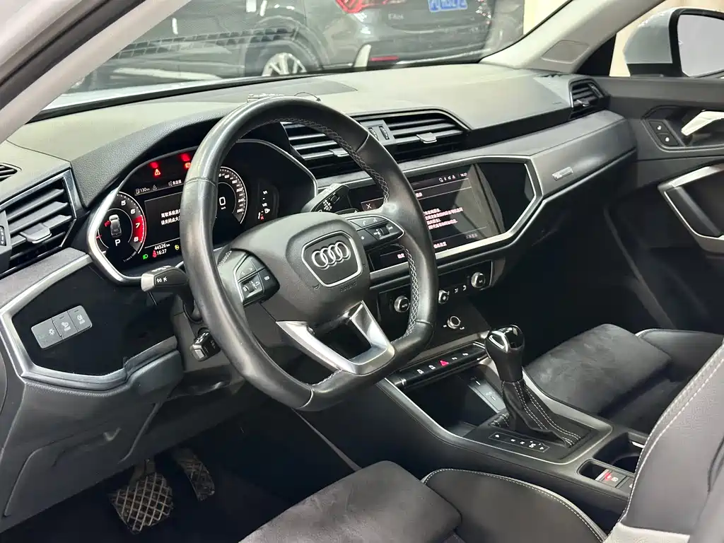 Audi Q3 2022 — фото 14