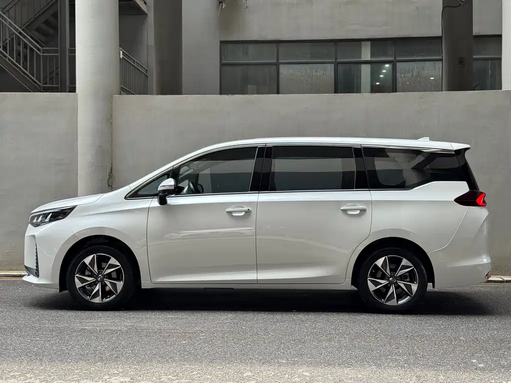 GAC Motor Trumpchi M6 2022 — фото 3