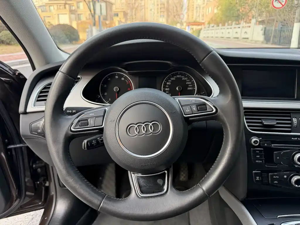 Audi A4L 2014 — фото 12