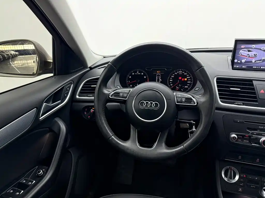 Audi Q3 2015 — фото 14