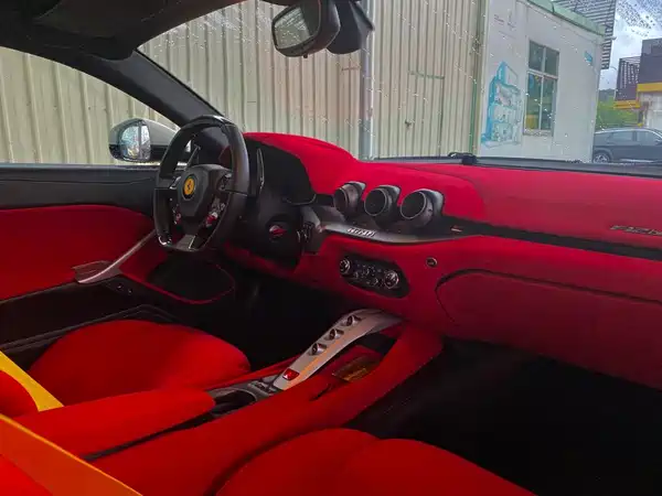 Ferrari F12berlinetta 2013