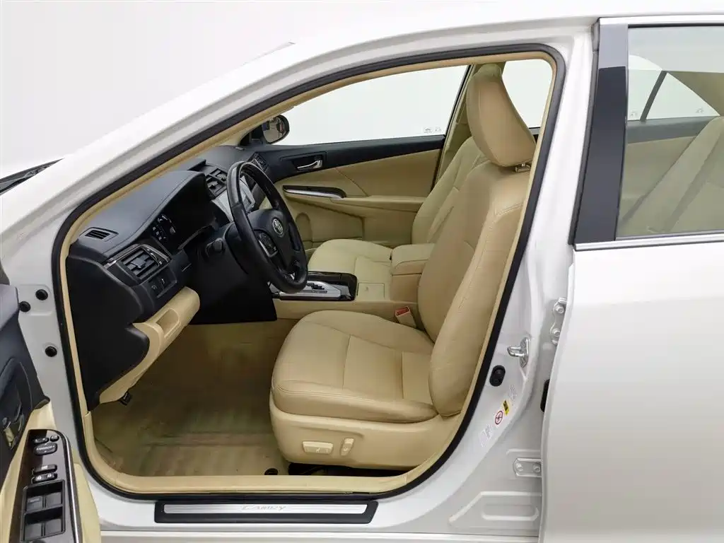 Toyota Camry 2016 — фото 10