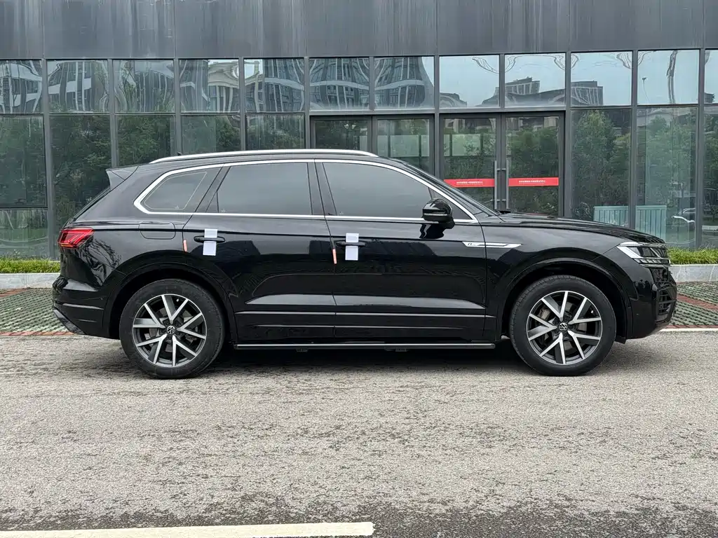 Volkswagen Touareg 2021 — фото 23